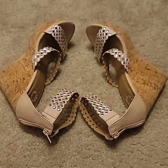 Yellow Box Wedge Sandals - Picture 5 of 8